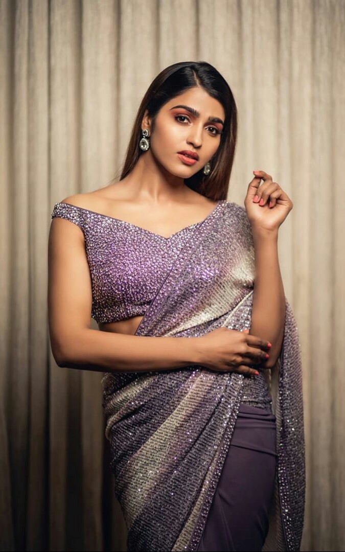 Dusky Babe Dhansika looking like a Hot Diva