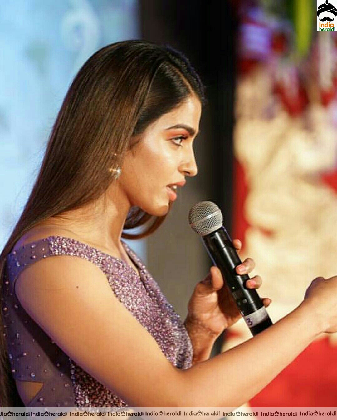 Dusky Babe Dhansika looking like a Hot Diva