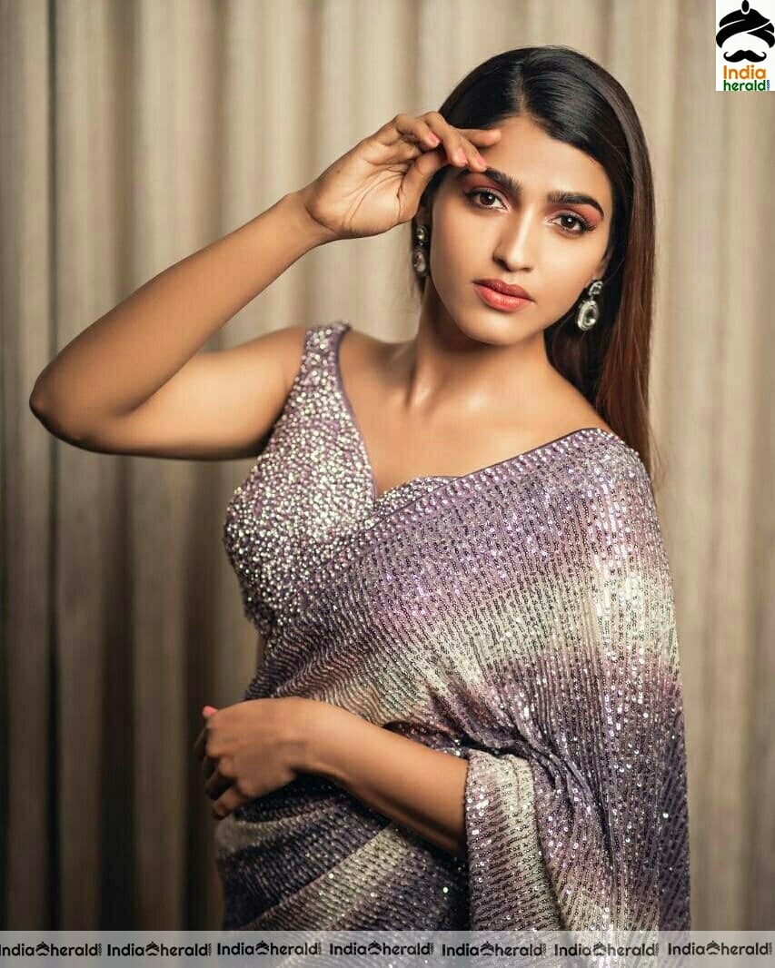 Dusky Babe Dhansika looking like a Hot Diva