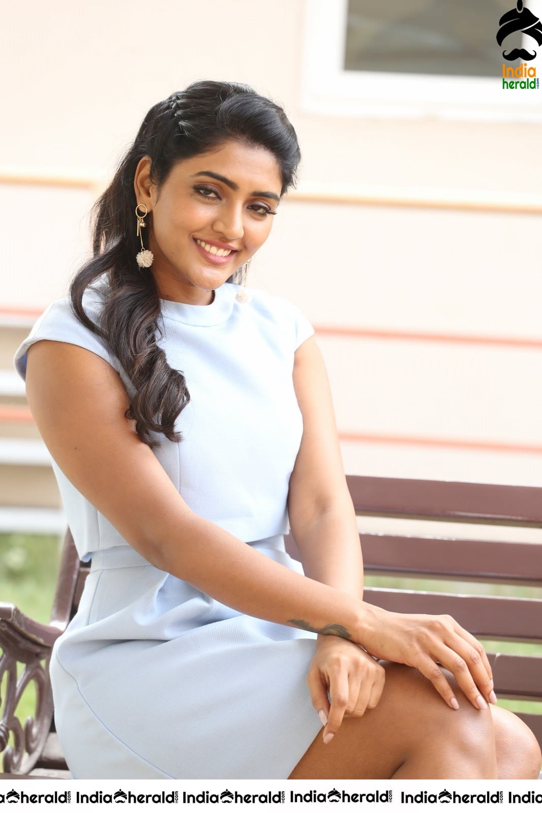 Dusky Babe Eesha Rebba Hot Thigh Show Set 1