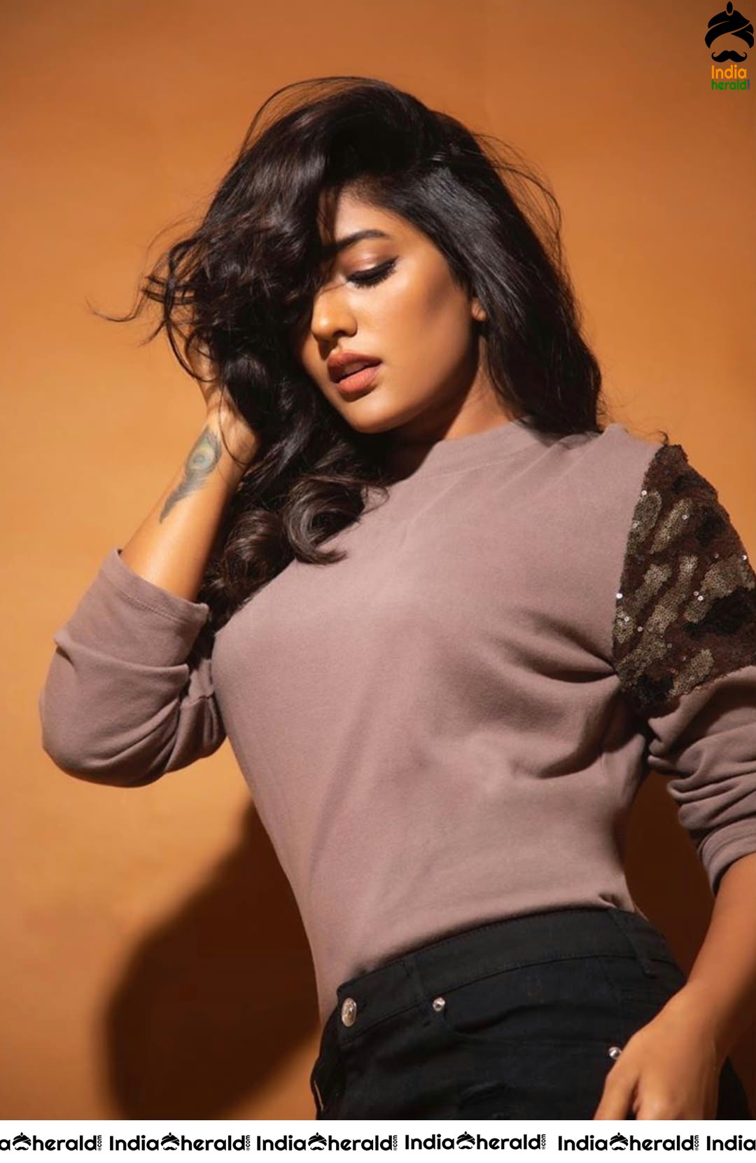 Dusky Babe Eesha Rebba Oozes Hotness in this Latest Shoot