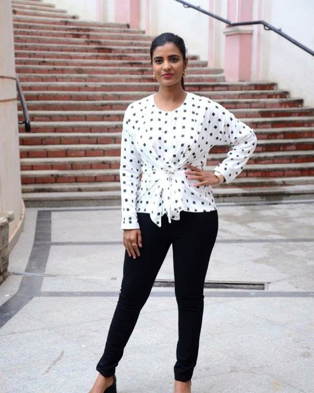 Dusky Beauty Aishwarya Rajesh In Polka Dots Attire