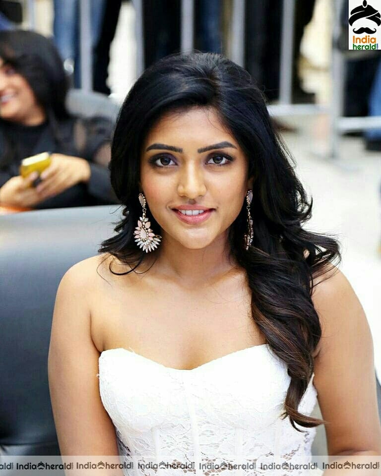 Dusky beauty Eesha Rebba flaunts her cleavage at Samsung S20 launch