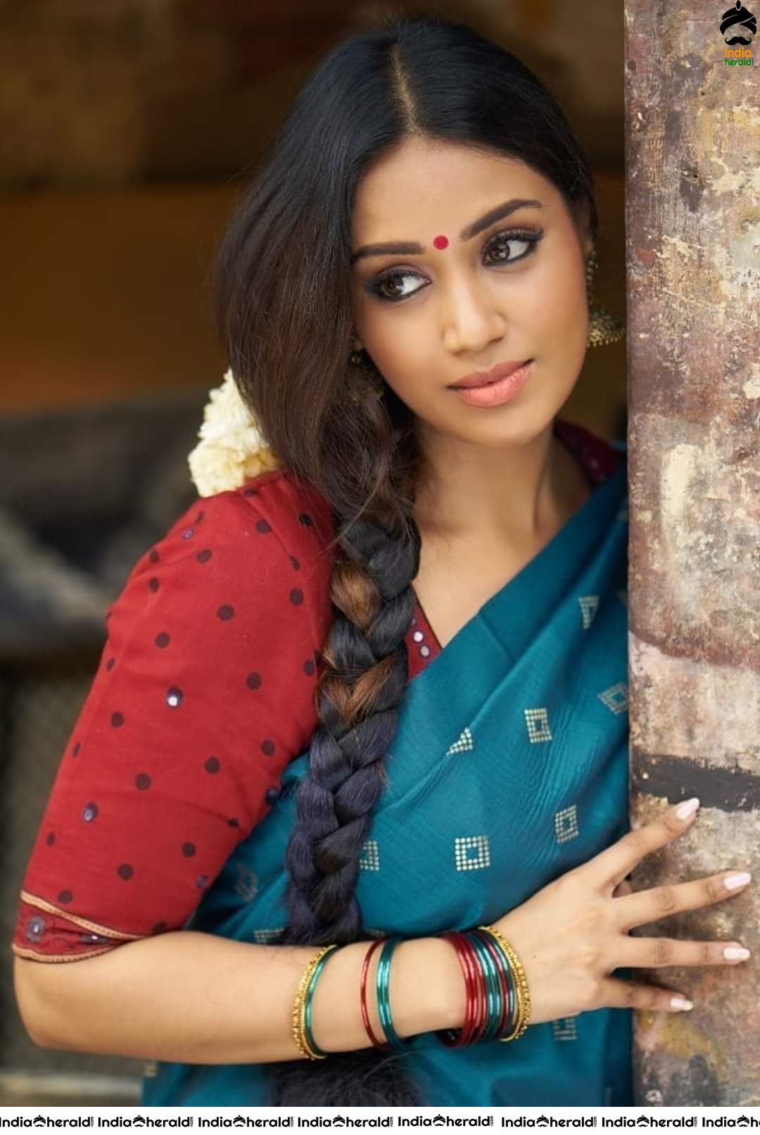Dusky Hot Tamil Beauty Nivetha Pethuraj exposing her tempting assets in these Hot Photos Set 3