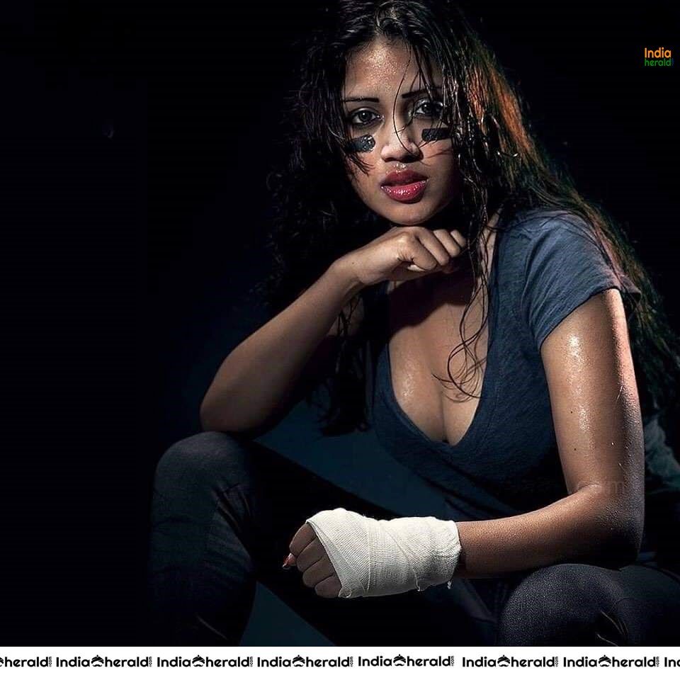 Dusky Hot Tamil Beauty Nivetha Pethuraj exposing her tempting assets in these Hot Photos Set 4