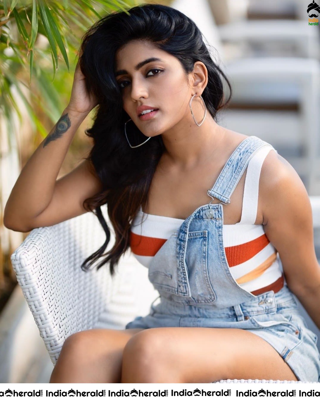 Eesha Rebba flaunts her Hot Thighs and Sexy Smile