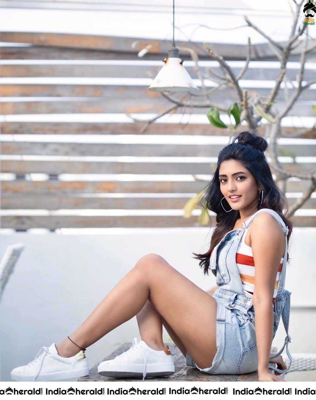 Eesha Rebba flaunts her Hot Thighs and Sexy Smile