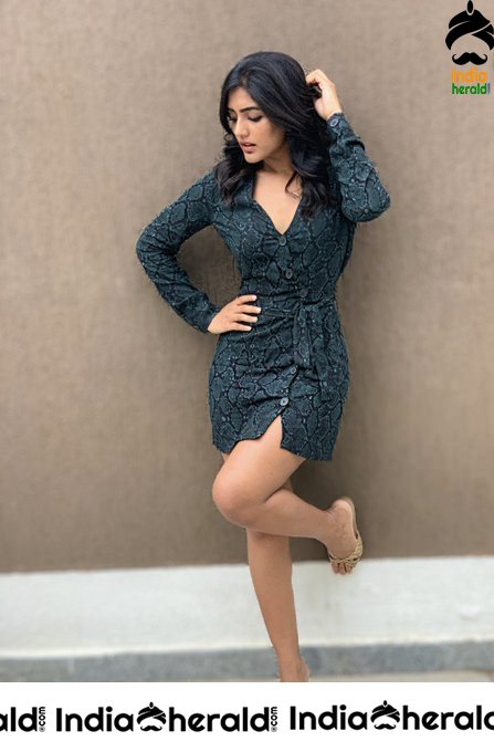 Eesha Rebba flaunts her Hot Thighs and Sexy Smile