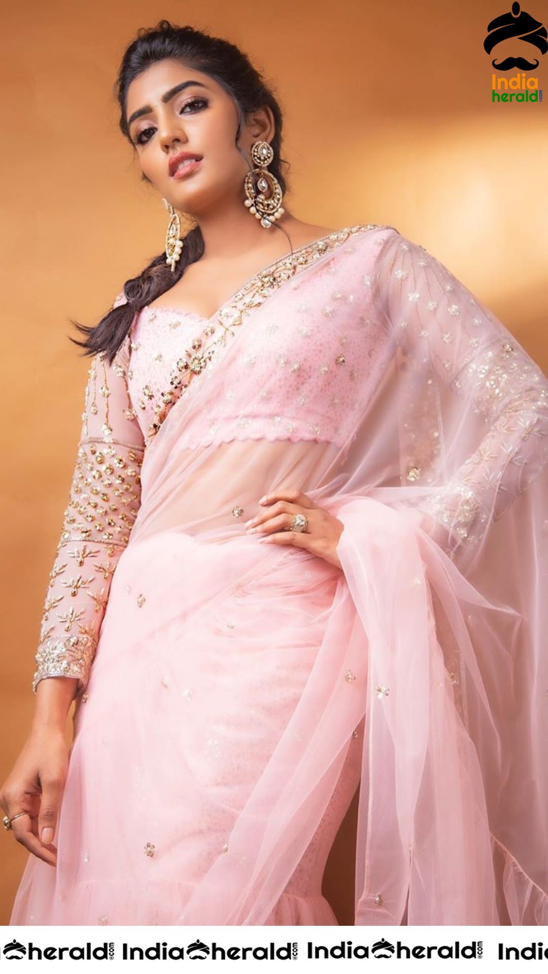Eesha Rebba Oozing Hotness in Pink Transparent Saree