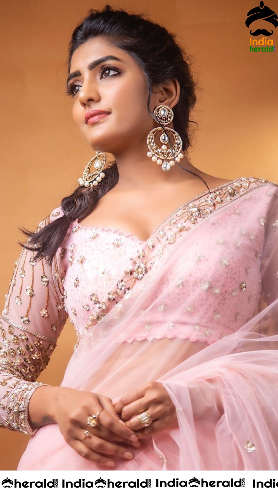 Eesha Rebba Oozing Hotness in Pink Transparent Saree