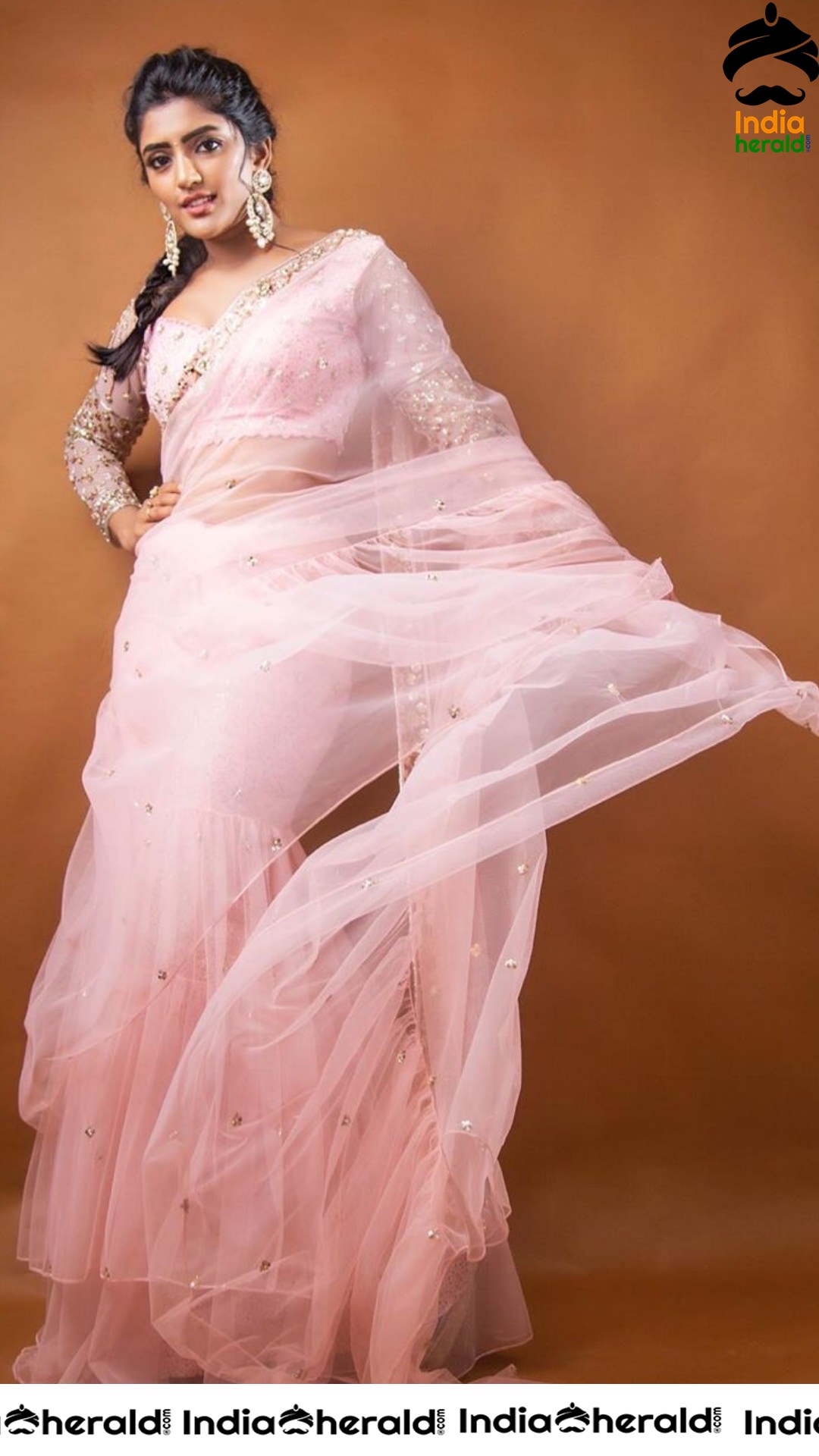 Eesha Rebba Oozing Hotness in Pink Transparent Saree