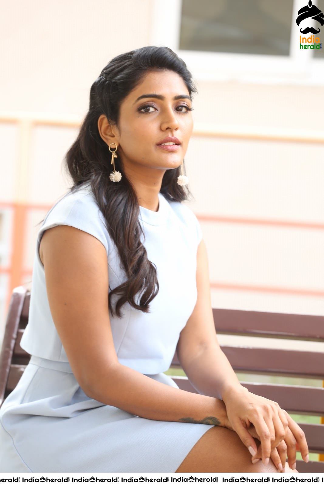Eesha Rebba shows her Dusky Hot Thighs while sitting Cross Legged Set 1