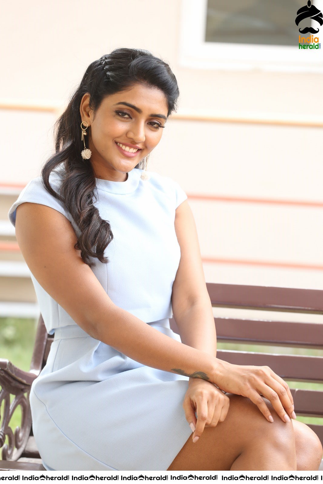 Eesha Rebba shows her Dusky Hot Thighs while sitting Cross Legged Set 1