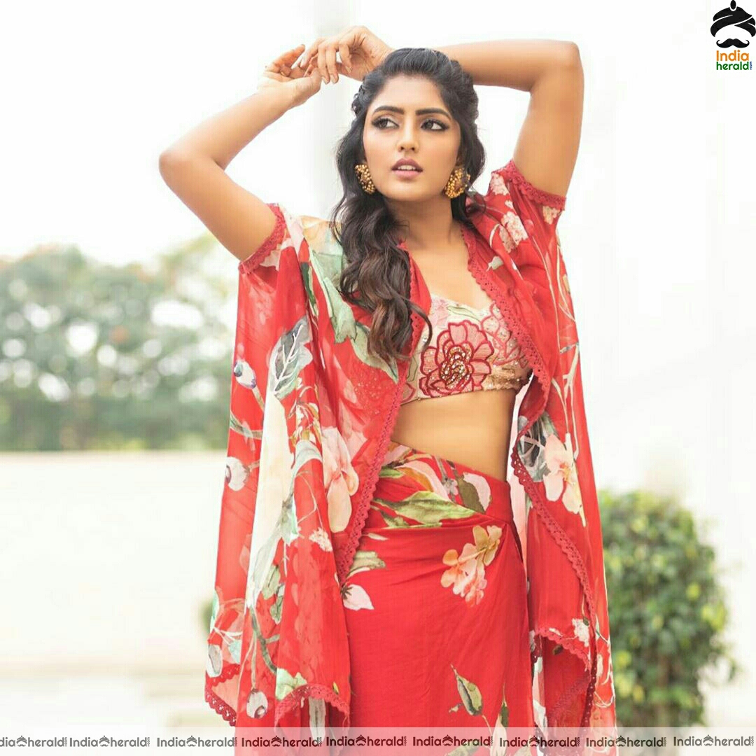 Eesha rebba shows her Sexy Waist Line in red dress