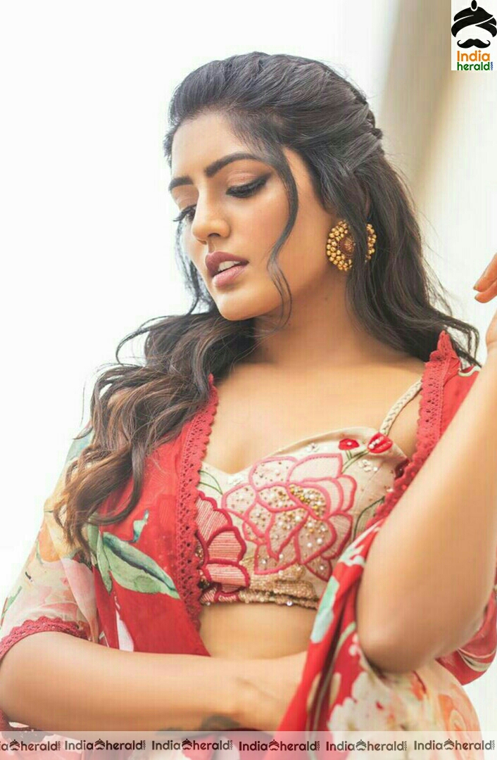 Eesha rebba shows her Sexy Waist Line in red dress