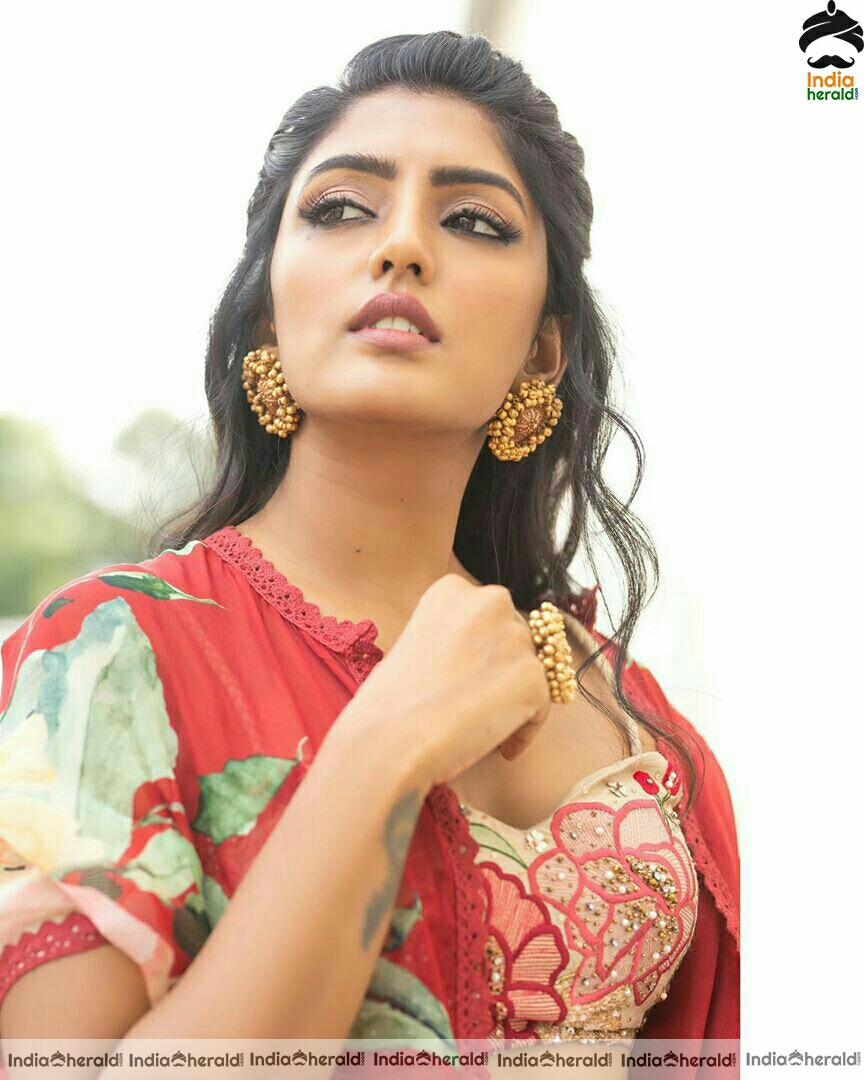 Eesha rebba shows her Sexy Waist Line in red dress