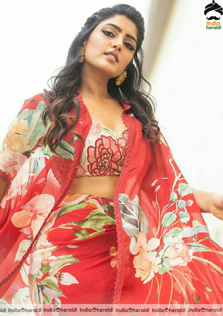 Eesha rebba shows her Sexy Waist Line in red dress