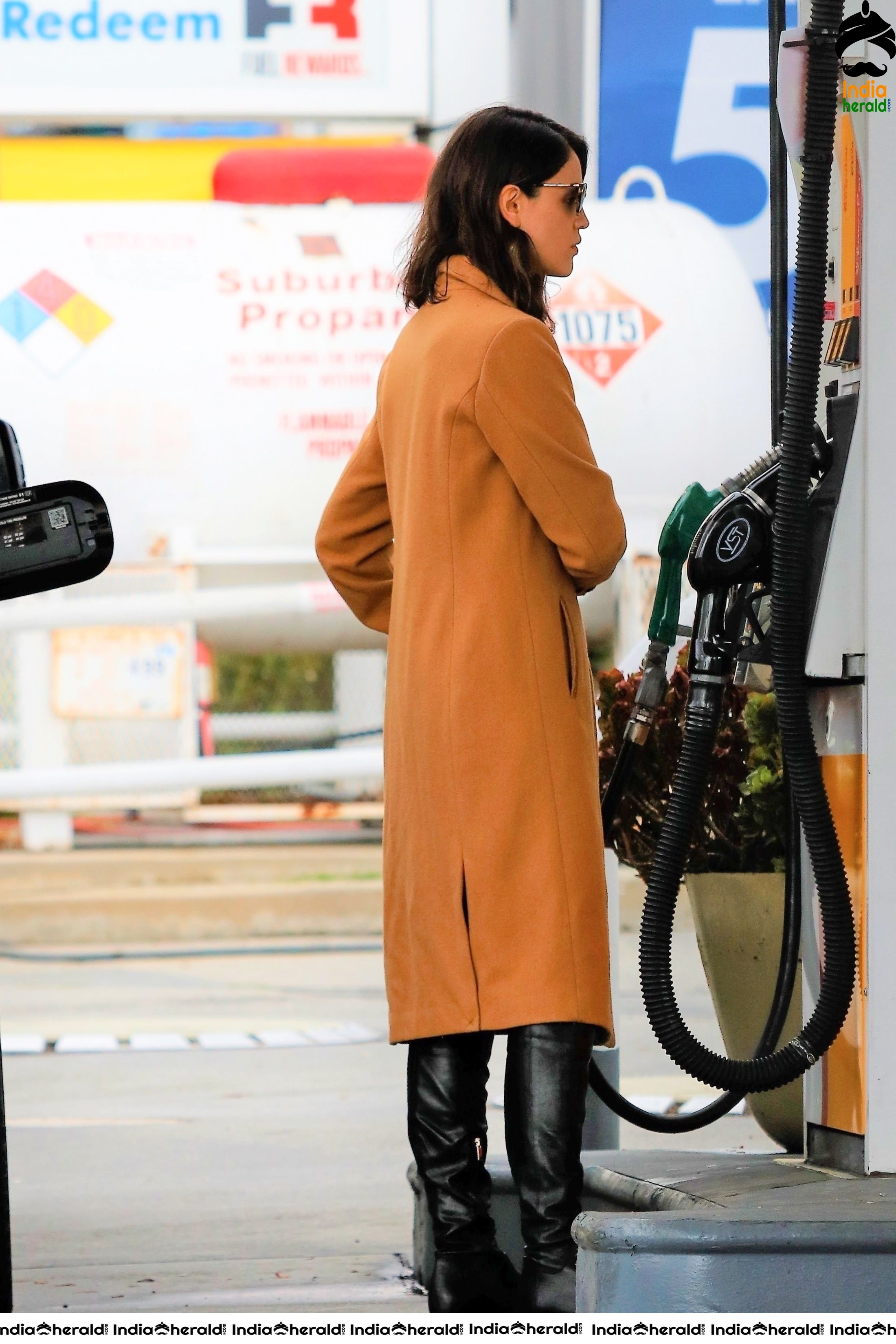 Eiza Gonzalez spotted by Paparazzi at a Gas Station while out in Los Angeles