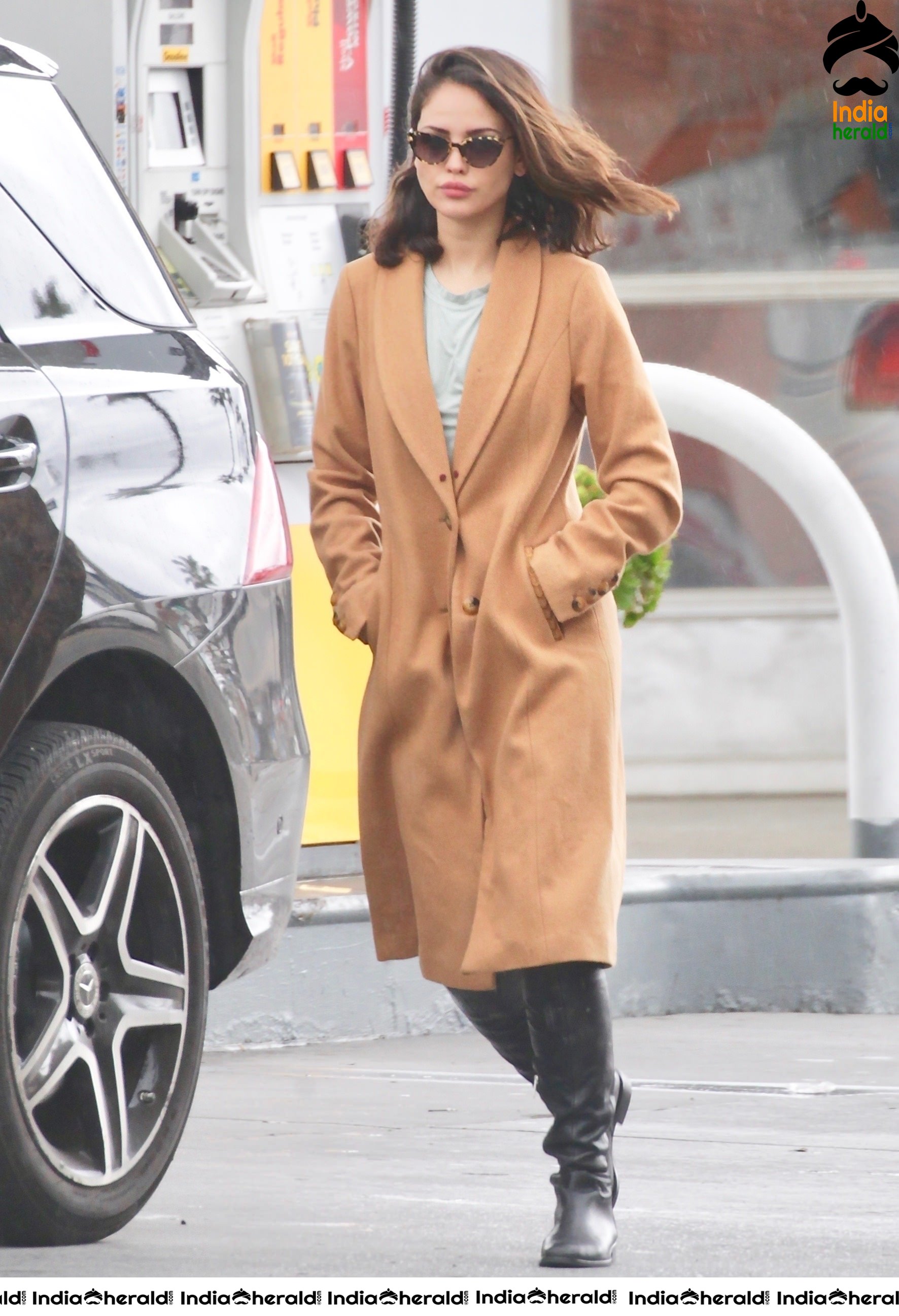 Eiza Gonzalez spotted by Paparazzi at a Gas Station while out in Los Angeles