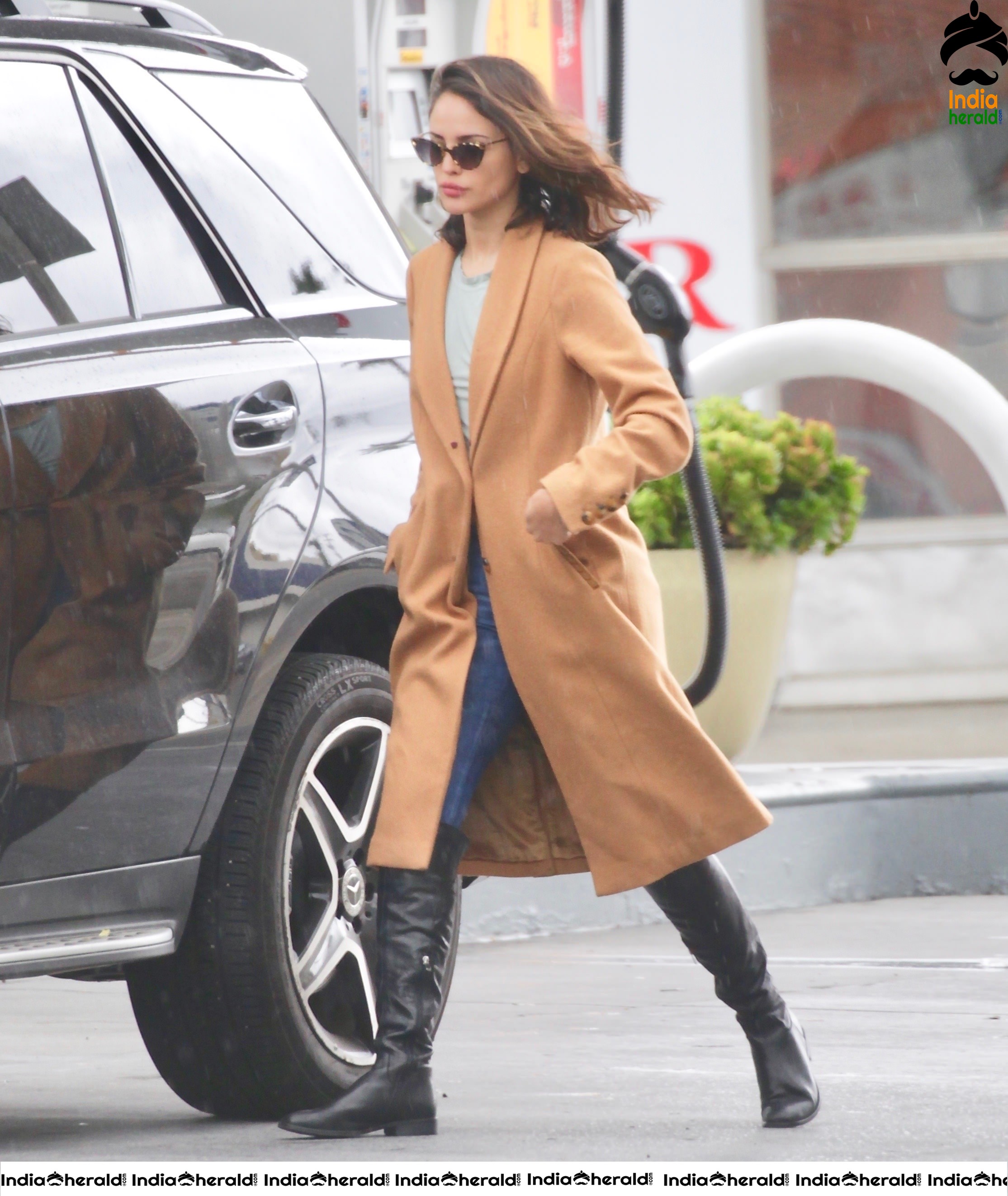 Eiza Gonzalez spotted by Paparazzi at a Gas Station while out in Los Angeles