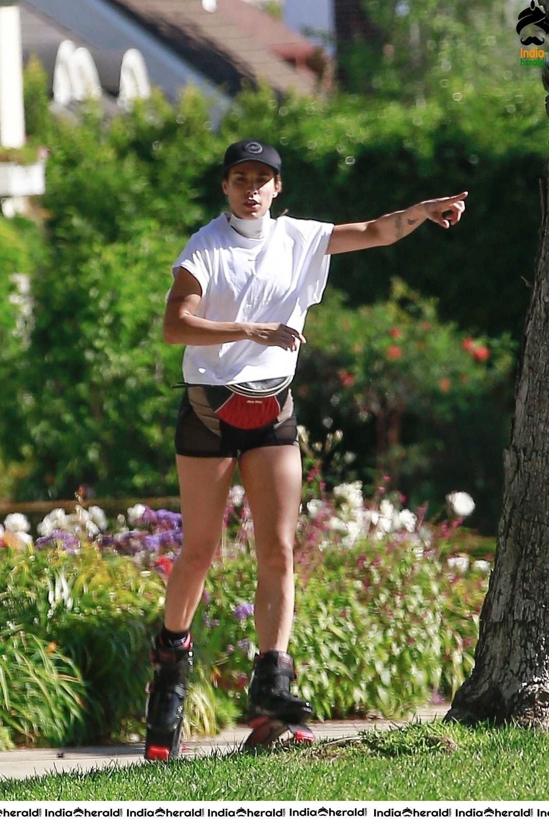 Elisabetta Canalis wear corona masks and does work out while wearing Kangaroo Jumps in Los Angeles