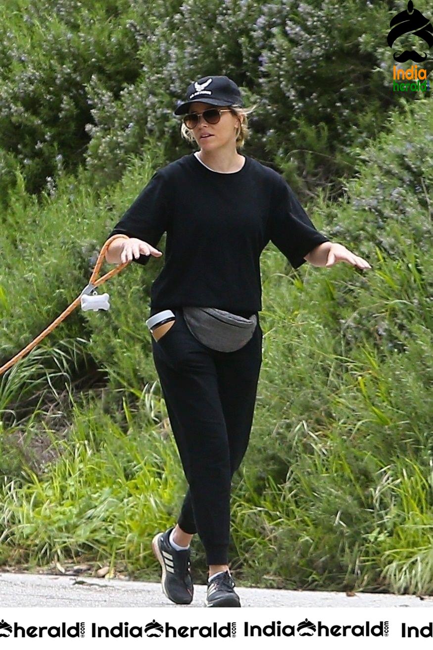 Elizabeth Banks Walks her dog in the Hollywood Hills despite Lockdown due to Corona Virus