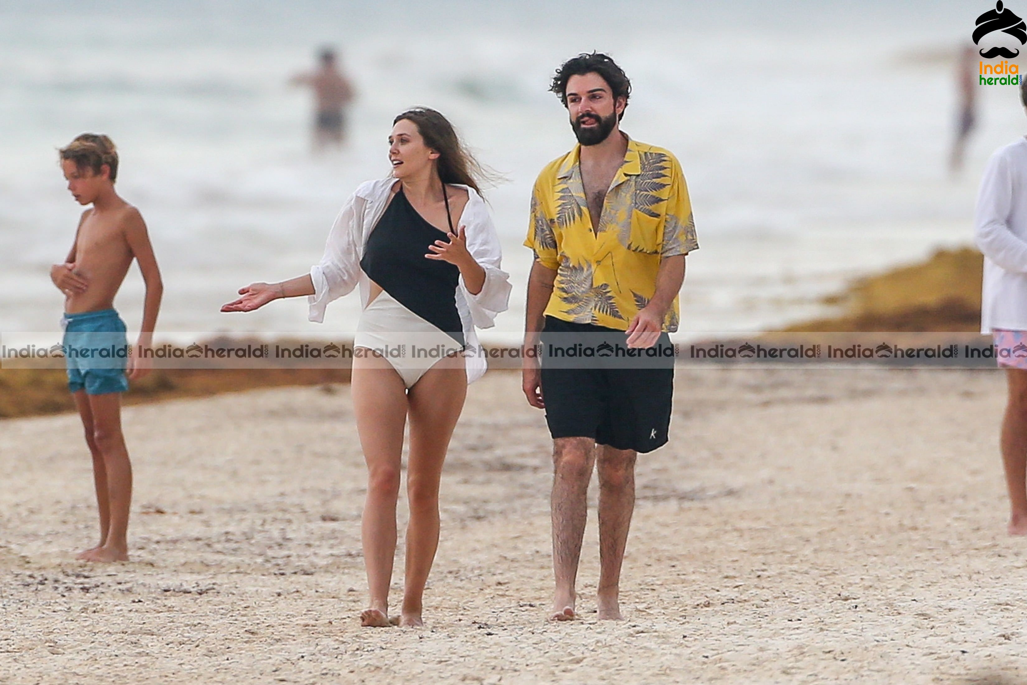 Elizabeth Olsen with her Boyfriend at a Beach in Mexico Set 3