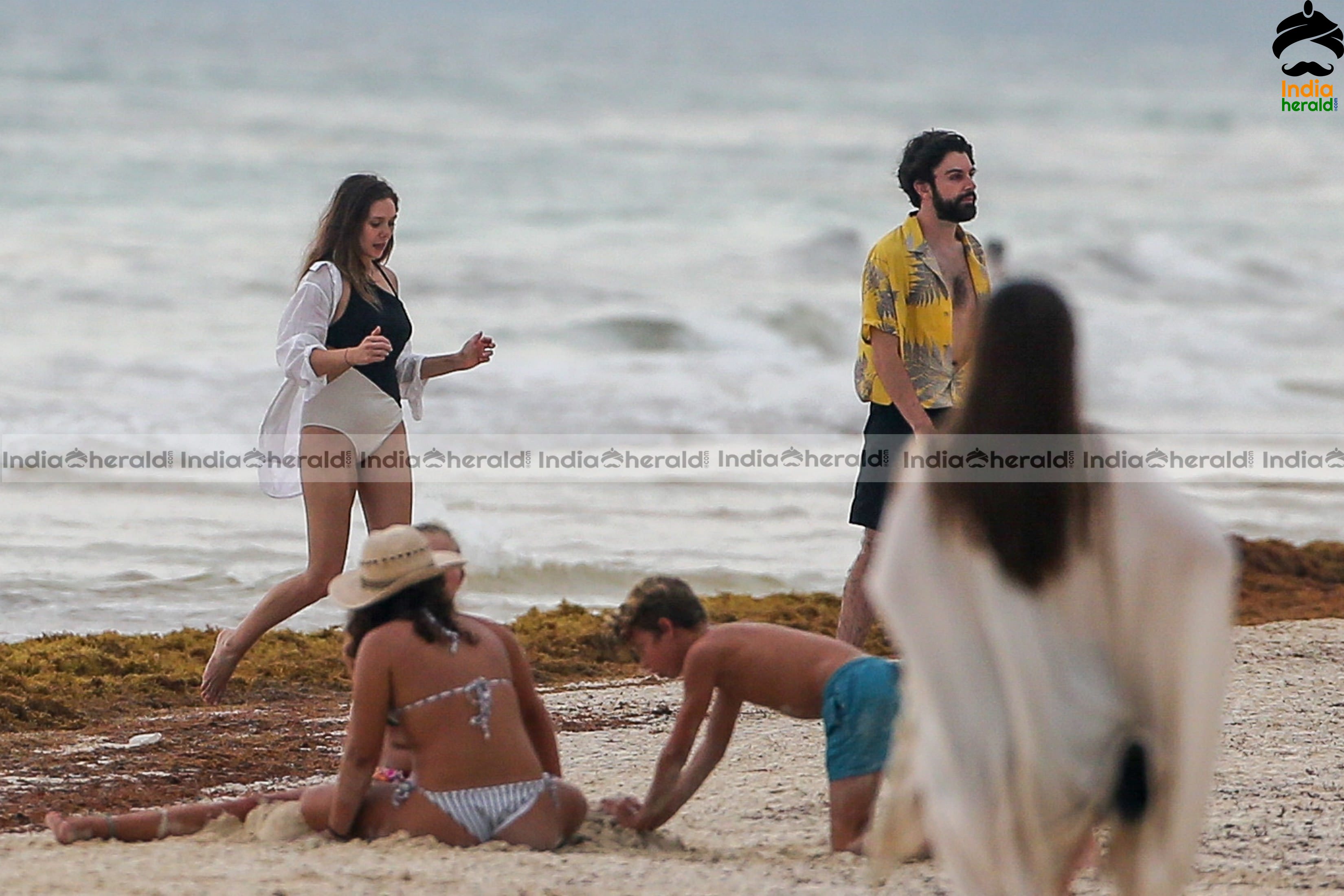 Elizabeth Olsen with her Boyfriend at a Beach in Mexico Set 3