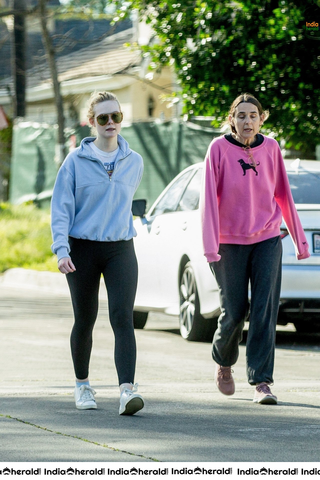 Elle Fanning caught in Paparazzi walking with her mother in Los Angeles