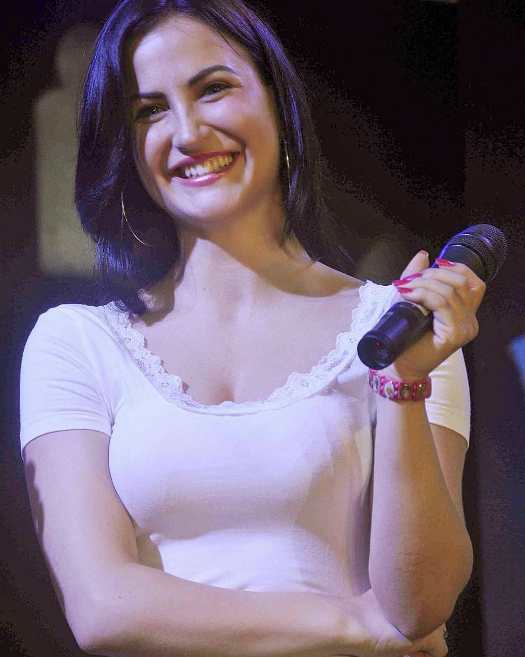 Elli Avram Hot Tempting Photos