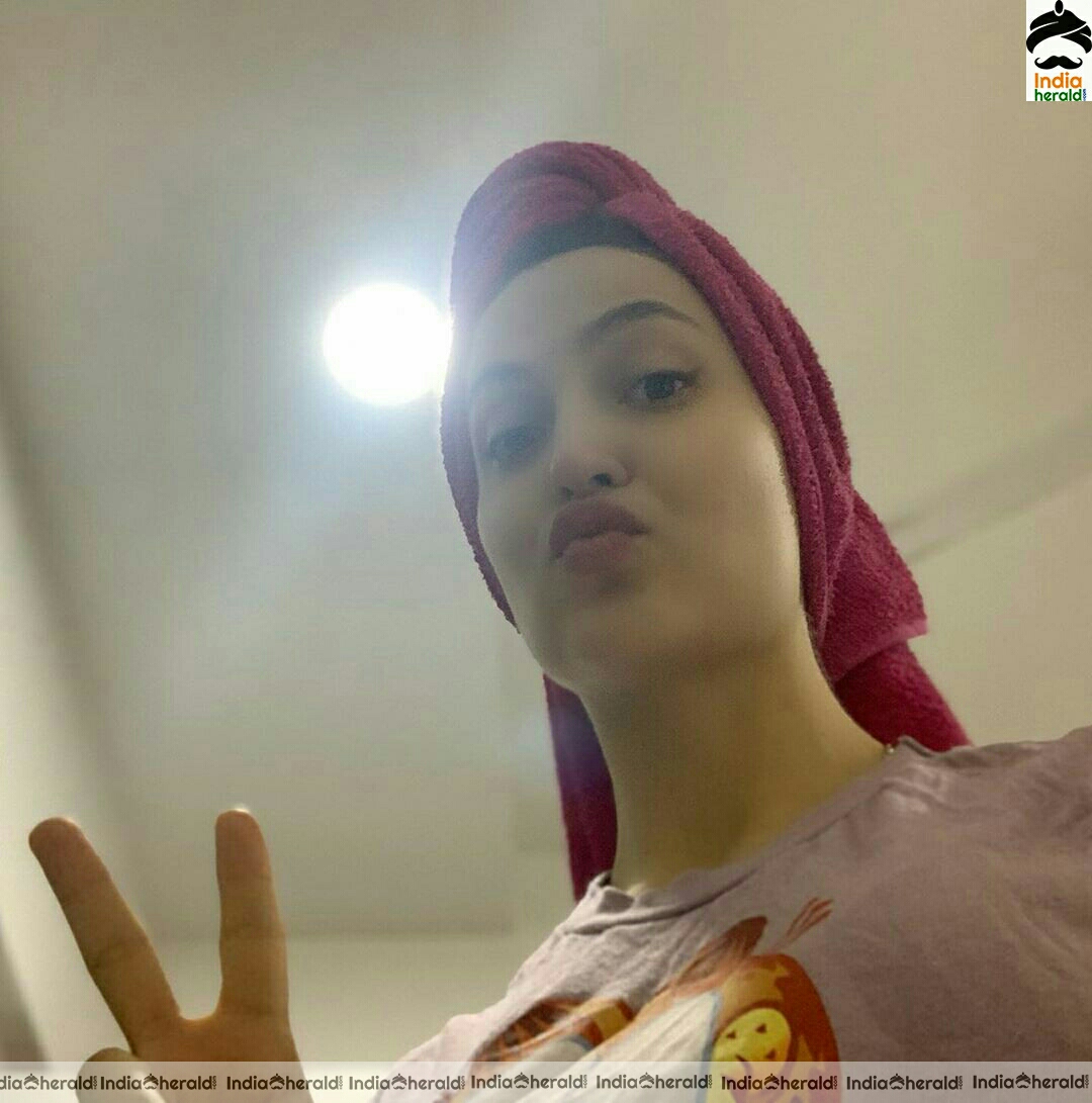 Elli AvrRam Enjoying Her Quarantine In Her Home Hot Photos