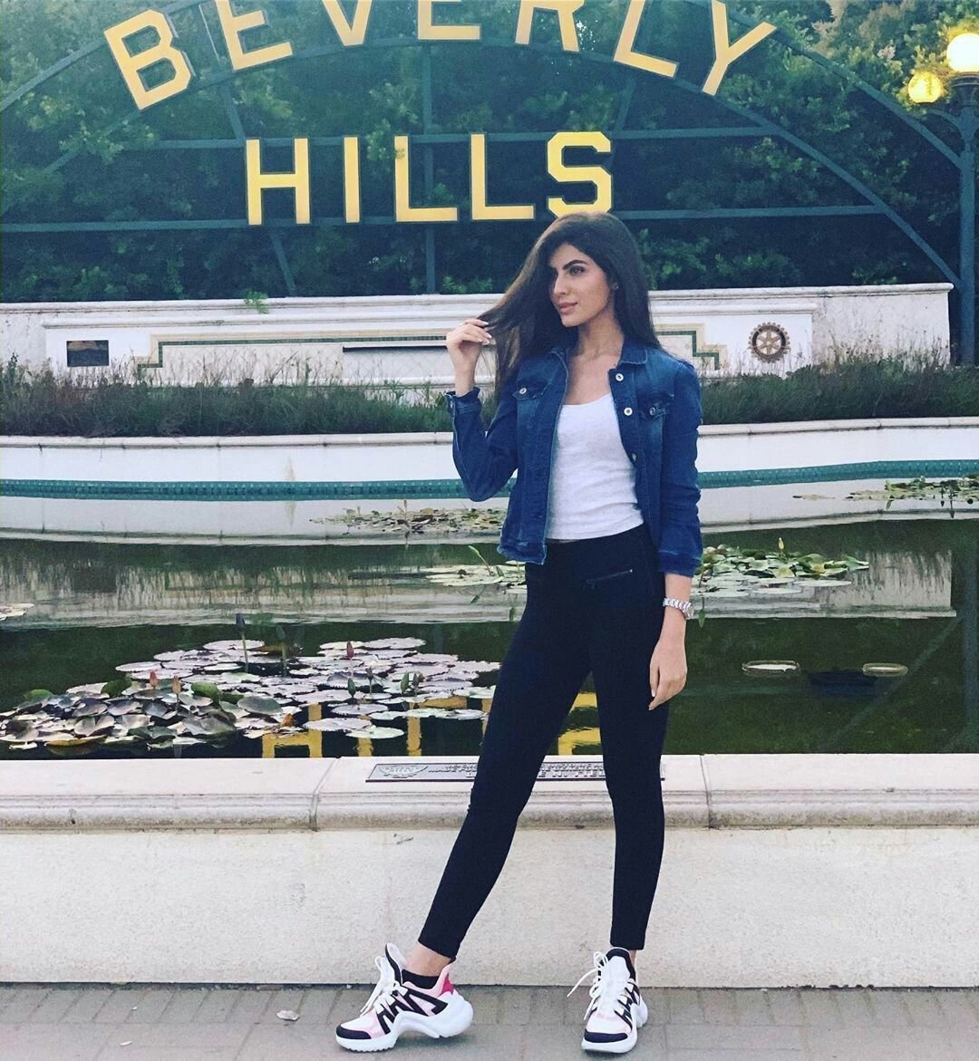 Elnaaz Zoya Stylish Stills From Beverly Hills