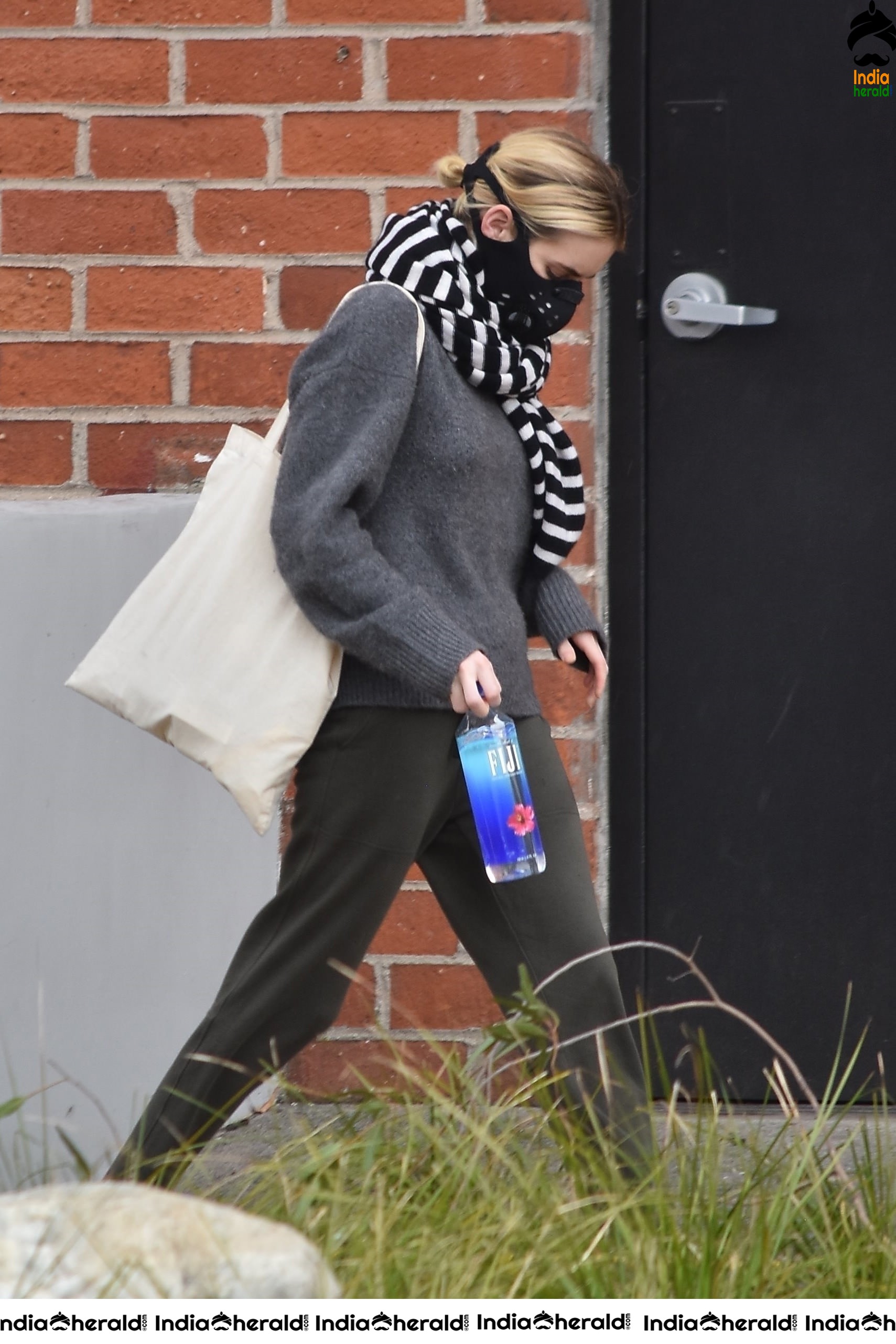 Emma Roberts outside a medical building in Sherman Oaks due to Corona Virus lockdown