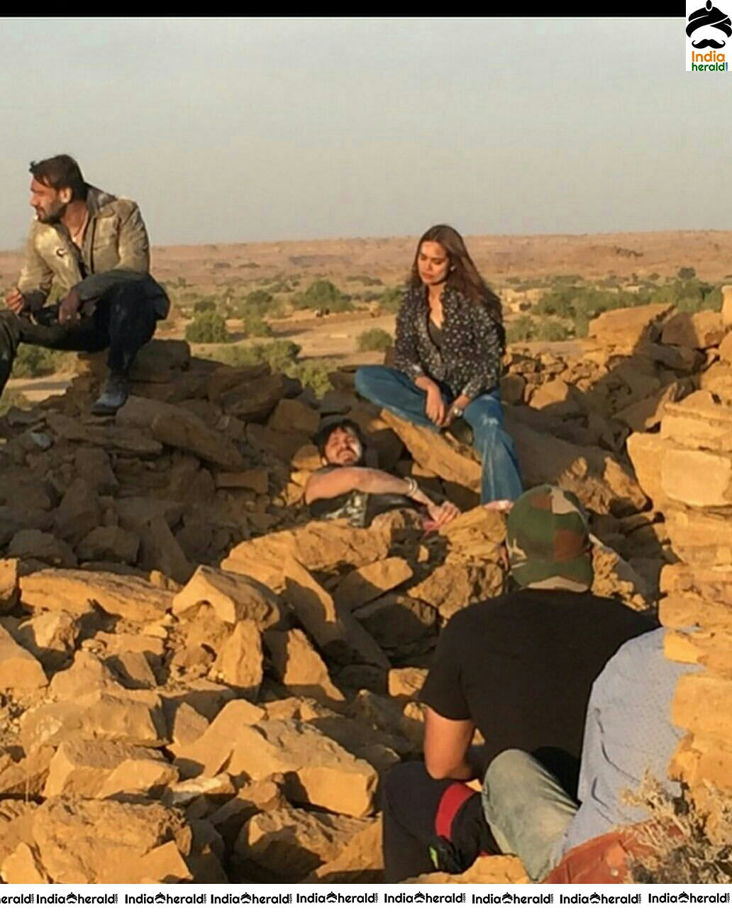 Esha Gupta Celebrating 2 Years  Of Baadshaho