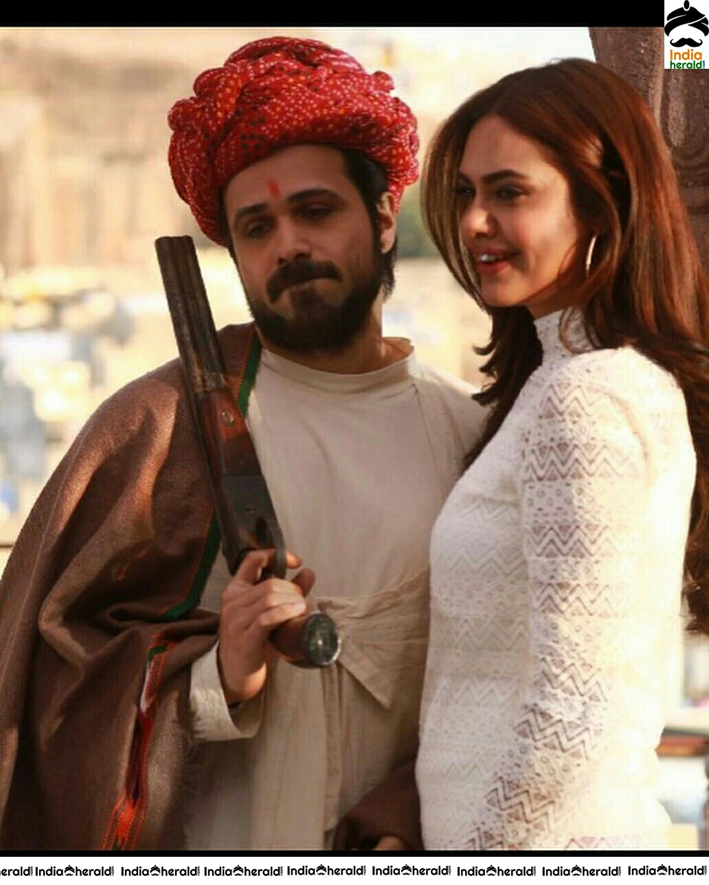 Esha Gupta Celebrating 2 Years  Of Baadshaho