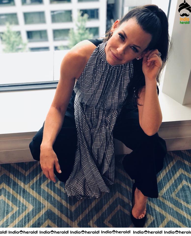 Evangeline Lilly Hot and Cute Photos Compilation Set 6