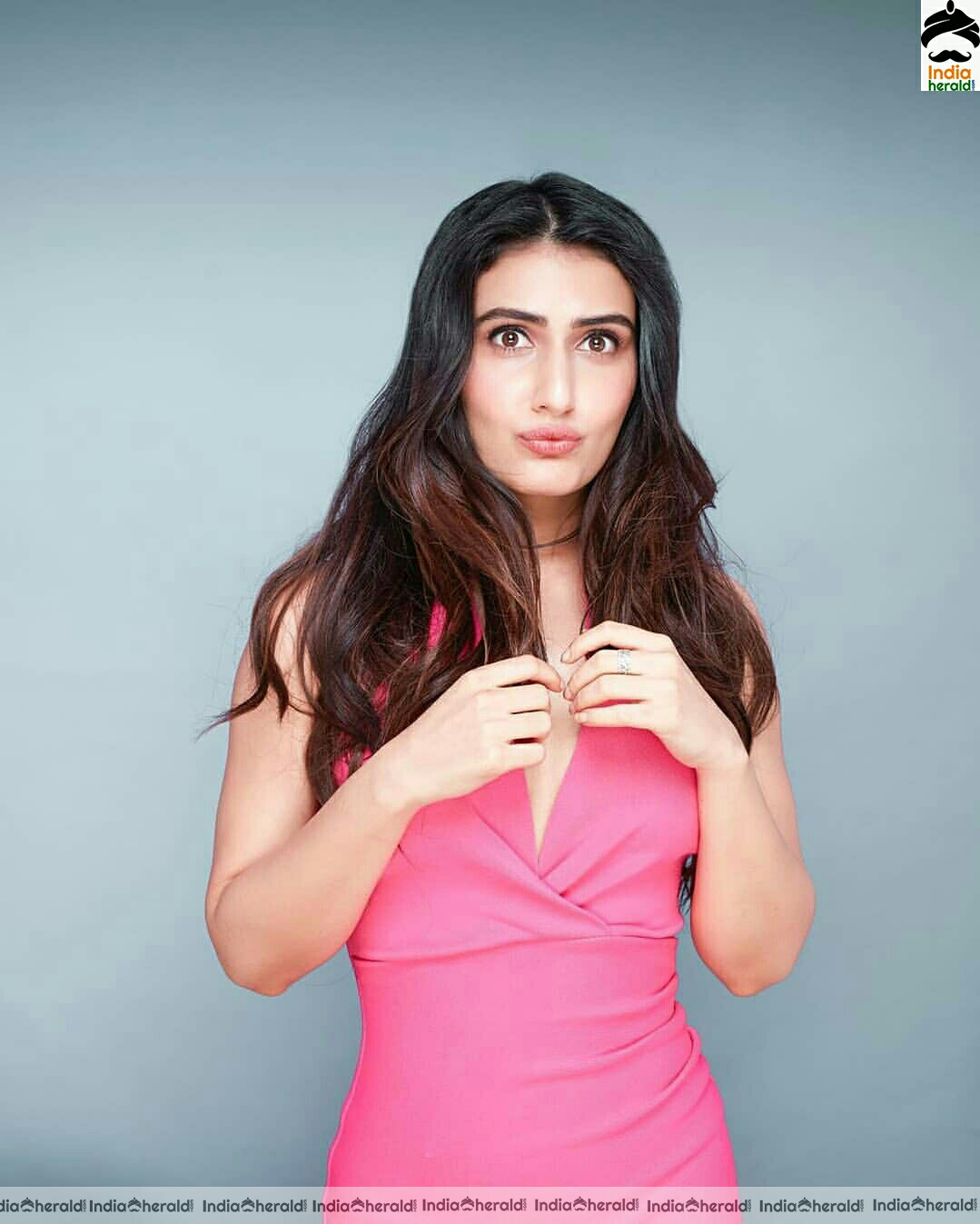 Fatima Sana Sheikh Hot In Pink