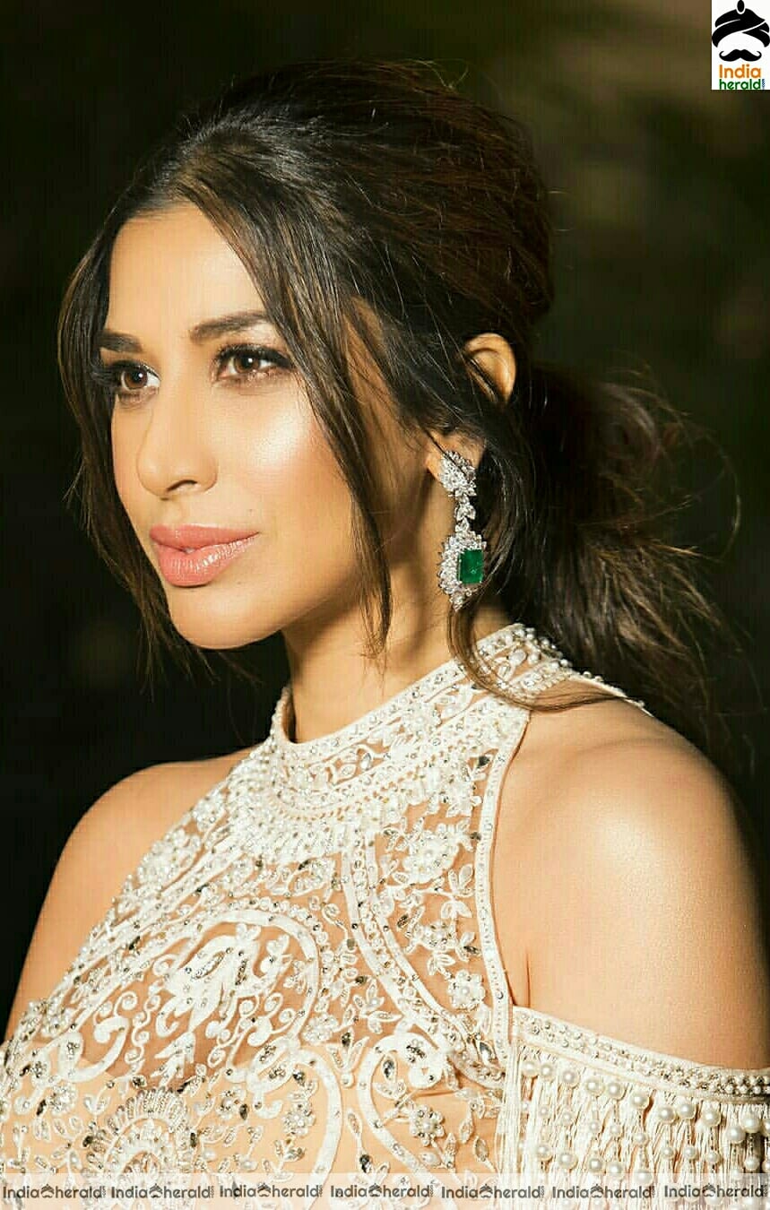Fiery looks by Sophie Choudry