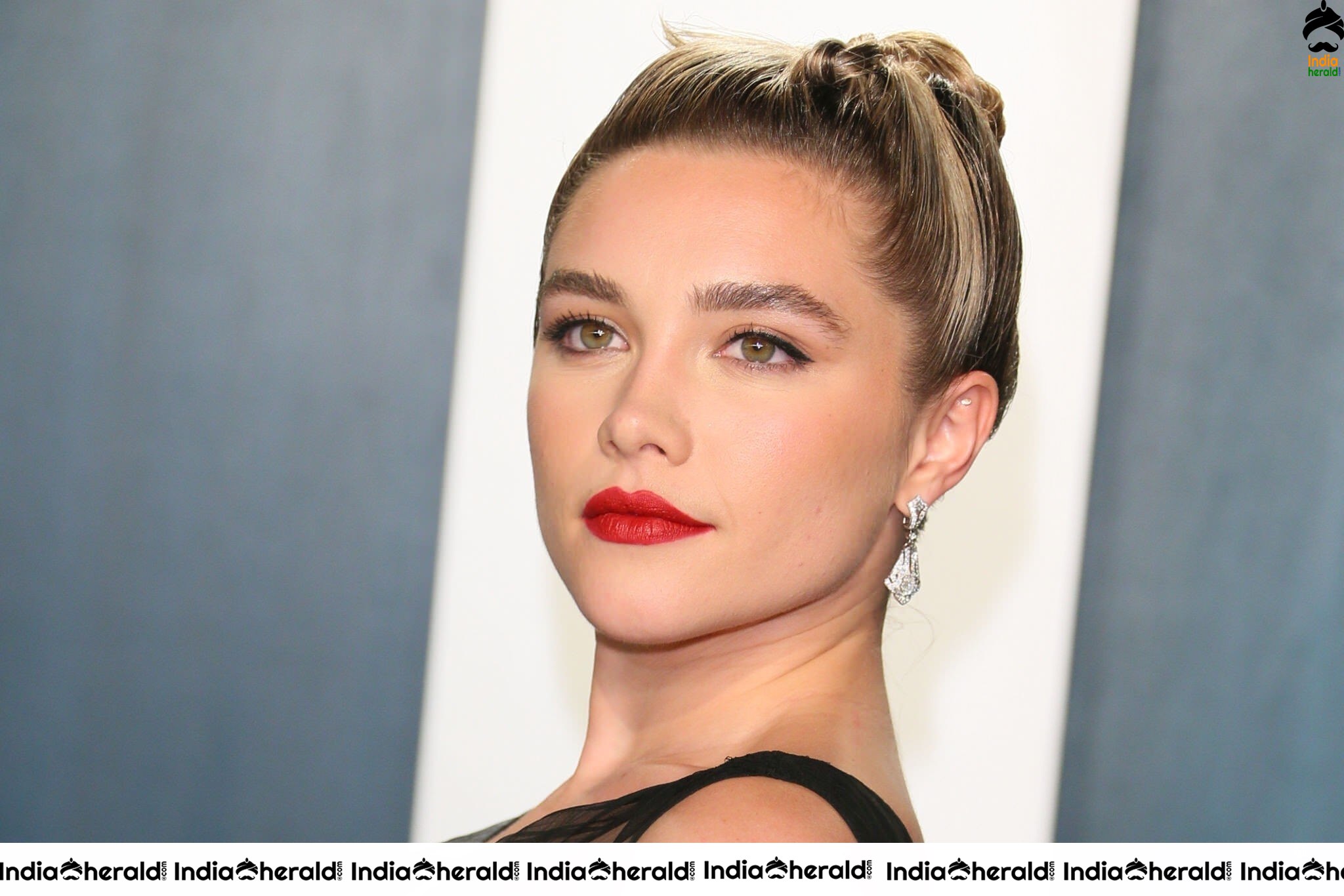 Florence Pugh at Vanity Fair Oscar Party in Beverly Hills Set 1