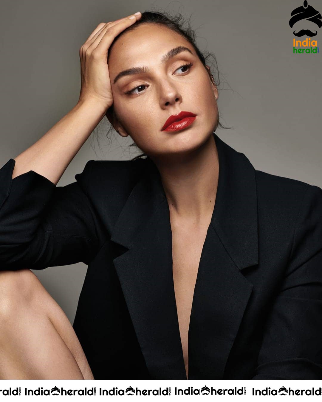 Gal Gadot Latest Insta Photos Where She Wears A Bright Red Lipstick
