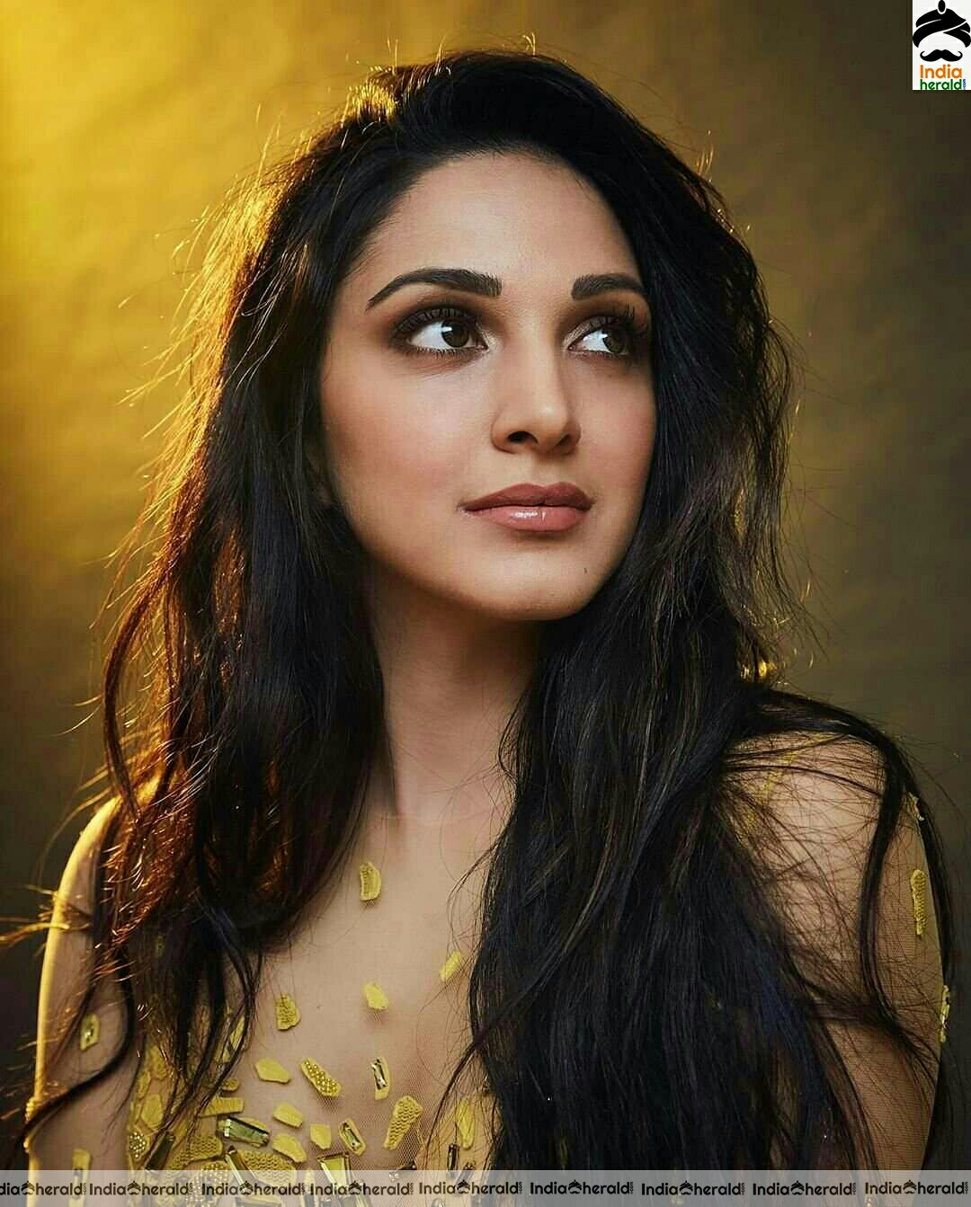 Golden Girl Kiara Advani Cute Stills