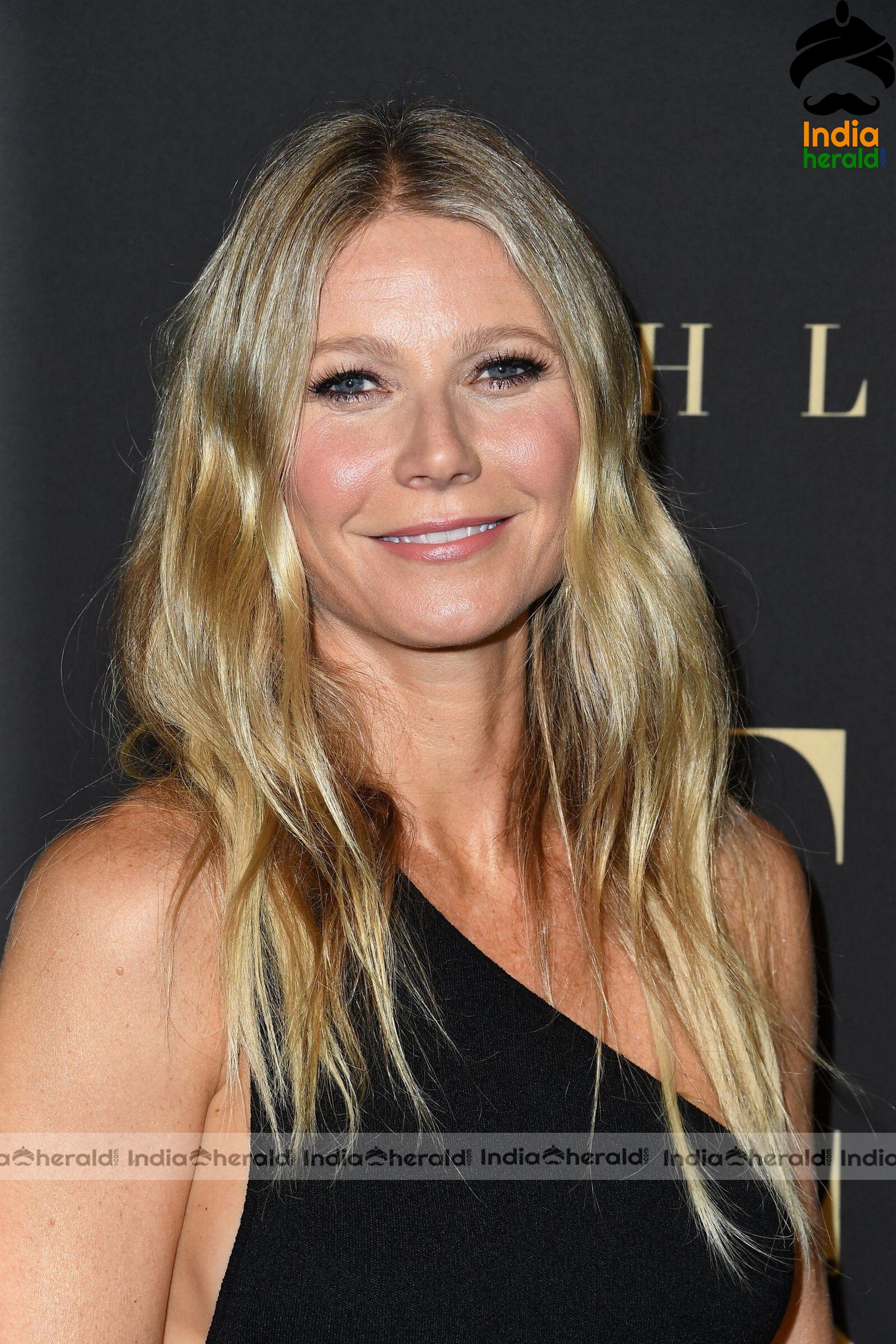 Gwyneth Paltrow at ELLE Women In Hollywood Beverly Hills Set 1