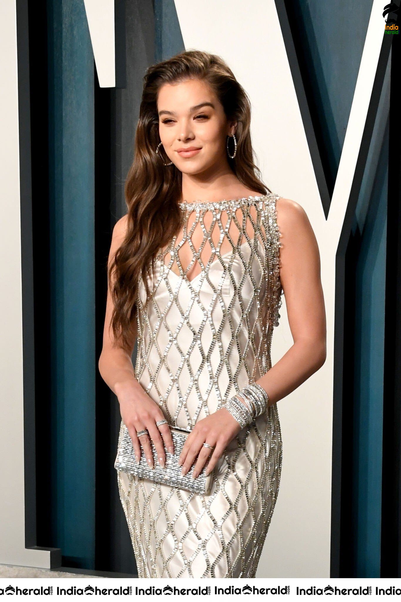 Hailee Steinfeld at Vanity Fair Oscar Party in Beverly Hills Set 1