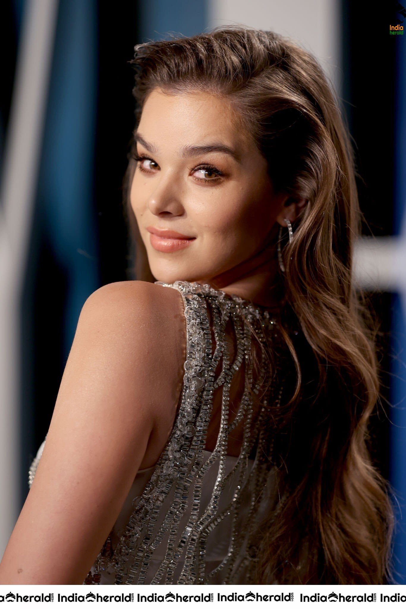 Hailee Steinfeld at Vanity Fair Oscar Party in Beverly Hills Set 1