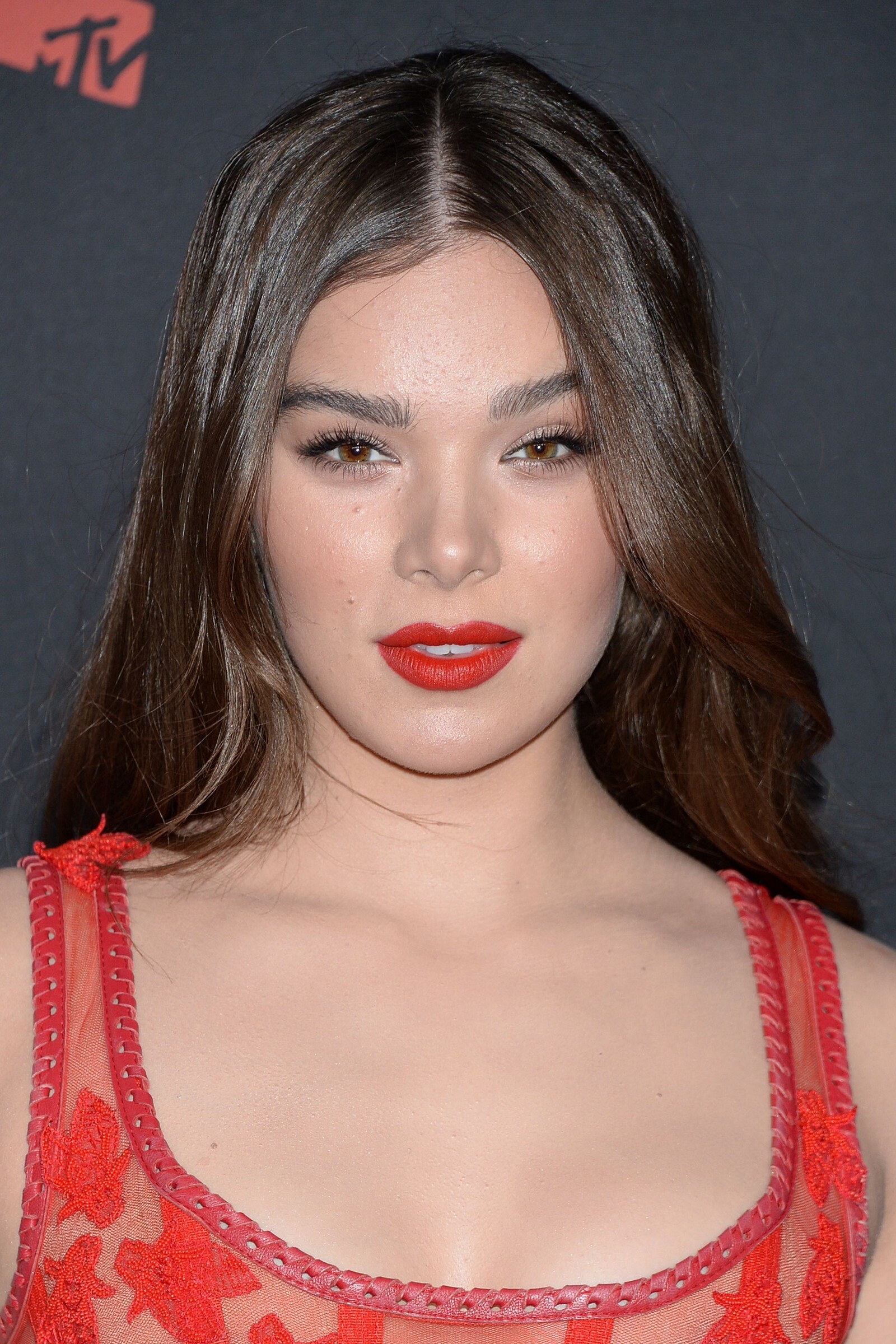 Hailee Steinfeld Hot Clicks At MTV Video Music Awards In Newark Set 3