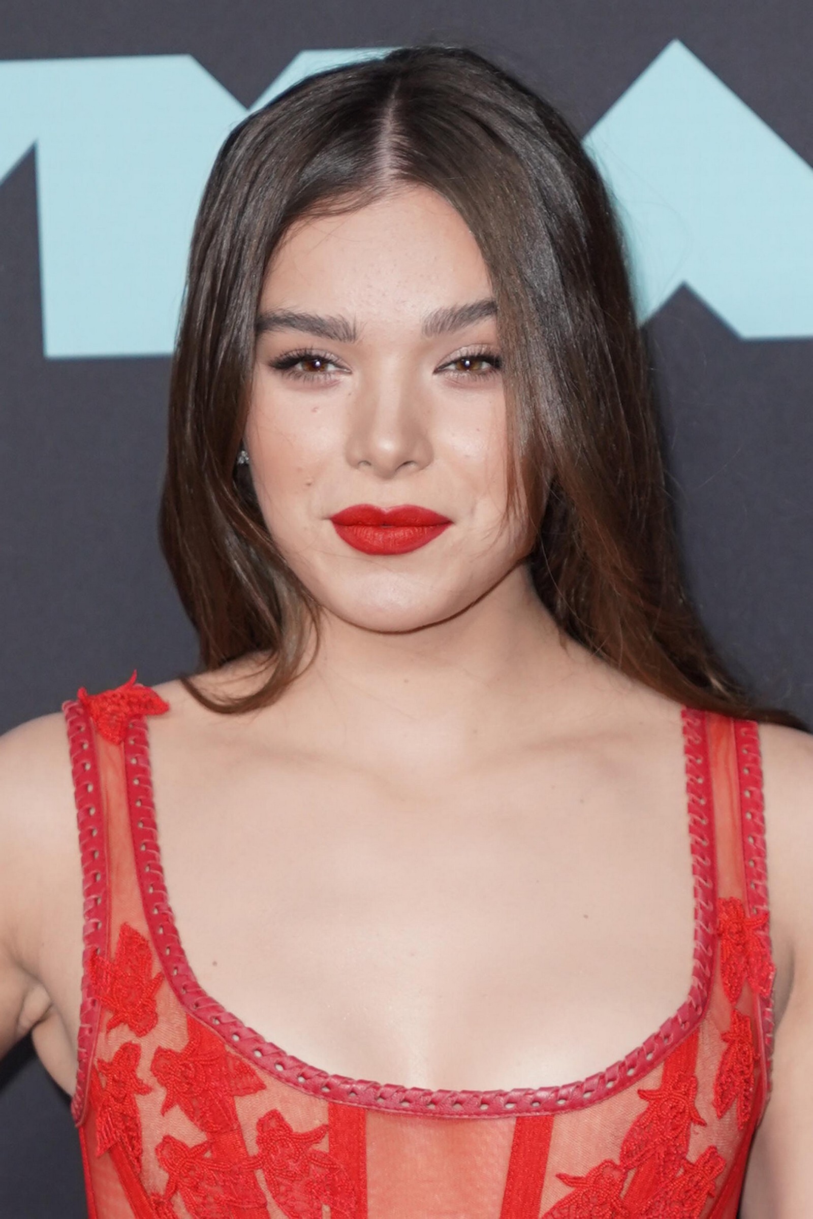 Hailee Steinfeld Hot Clicks At MTV Video Music Awards In Newark Set 3