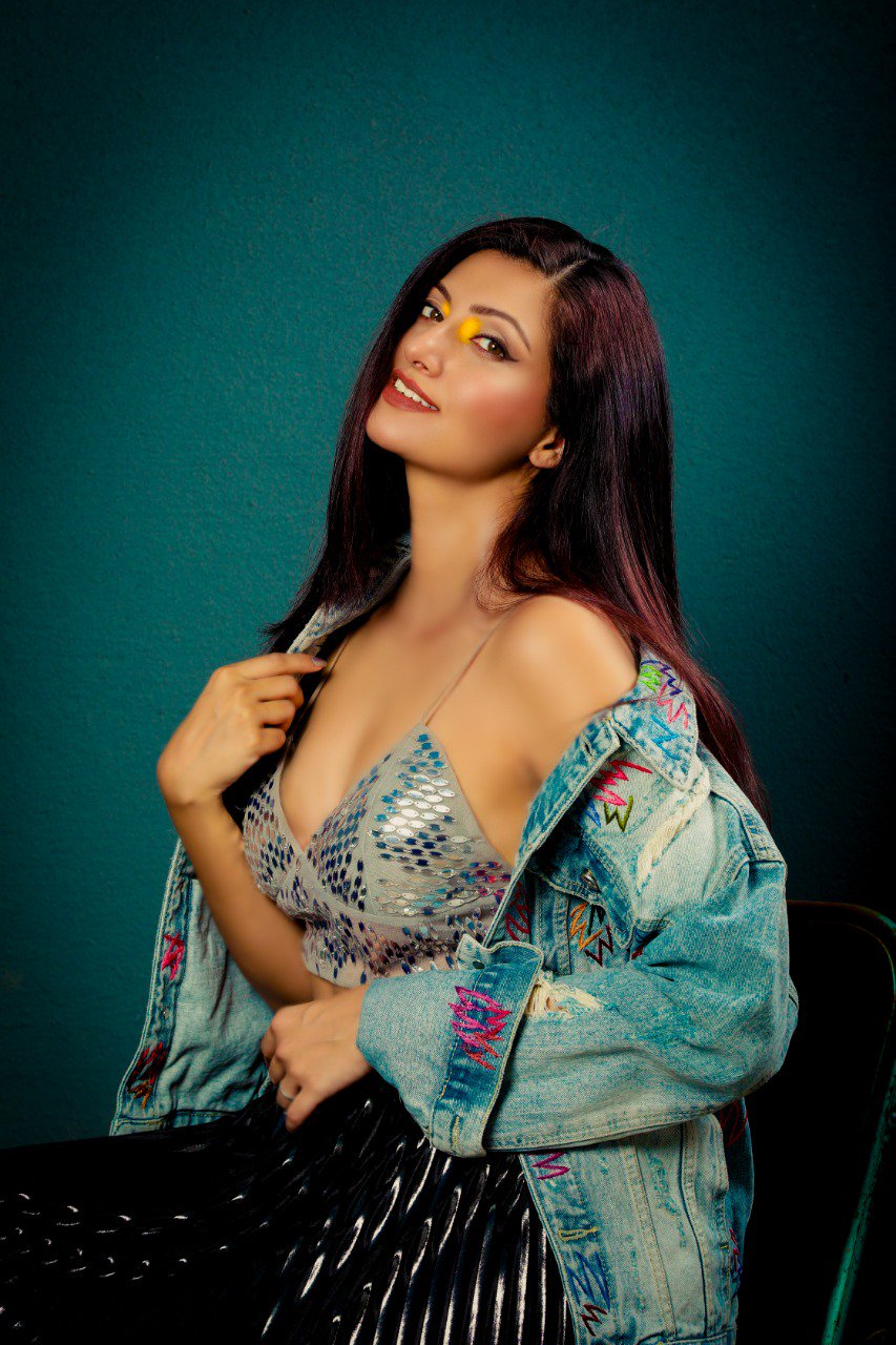 Hamsa Nandini Raises The Heat In These Latest Stills