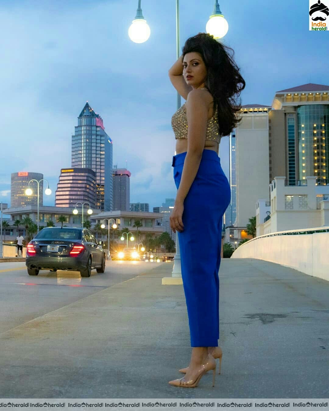 Hamsa Nandini Shows Her Hot Waistline Stills