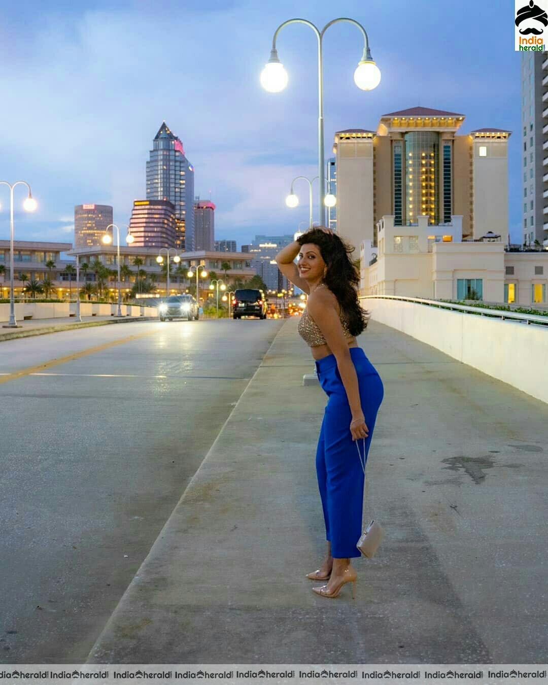 Hamsa Nandini Shows Her Hot Waistline Stills