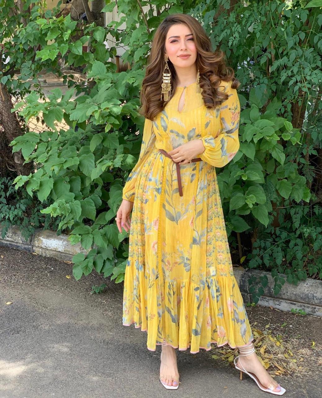 Hansika Motwani Latest Gorgeous Clicks In Yellow